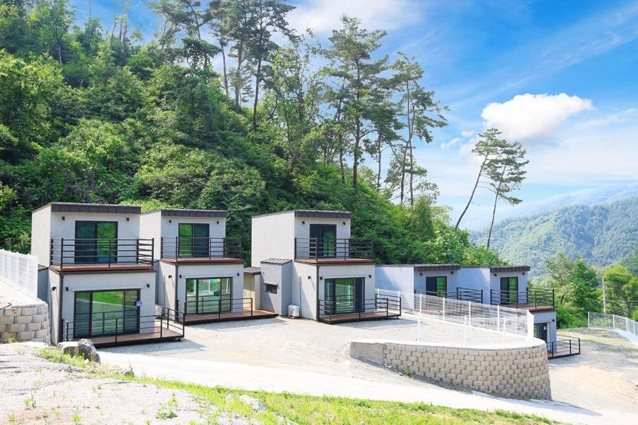 Hongcheon Stone Brown Pension Exterior photo